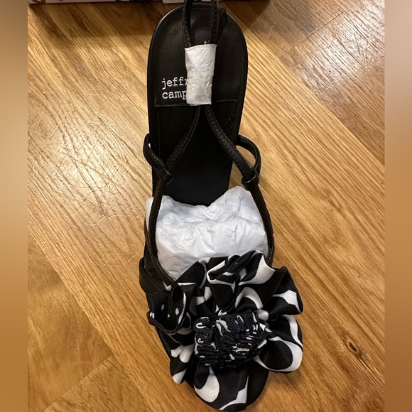 Jeffrey Campbell Pinpoint Heels 7.5 new in box - Picture 7 of 10